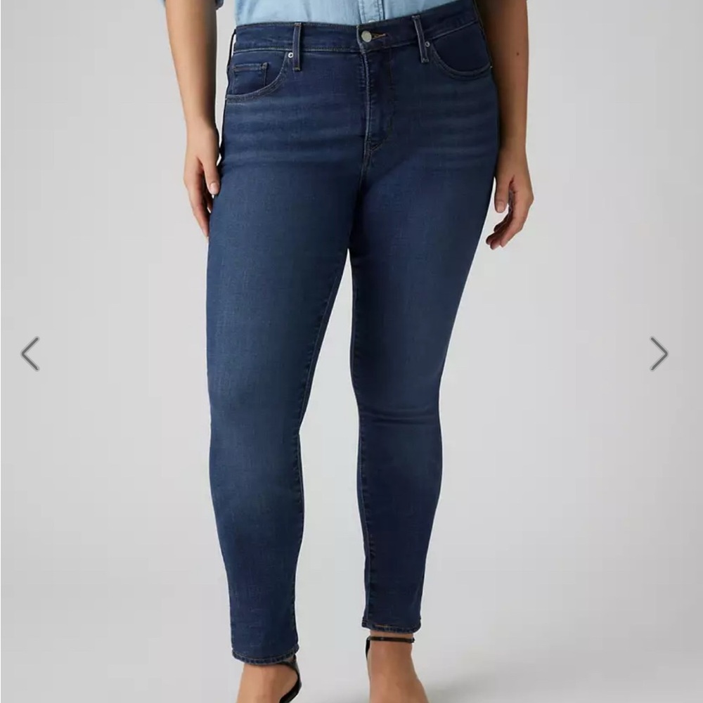 Women's Levi Shaping Skinny Blue Jeans